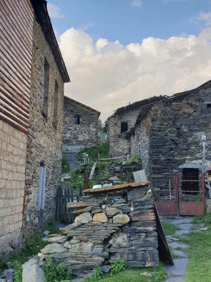 Erasti Guesthouse Uschguli Exterior foto