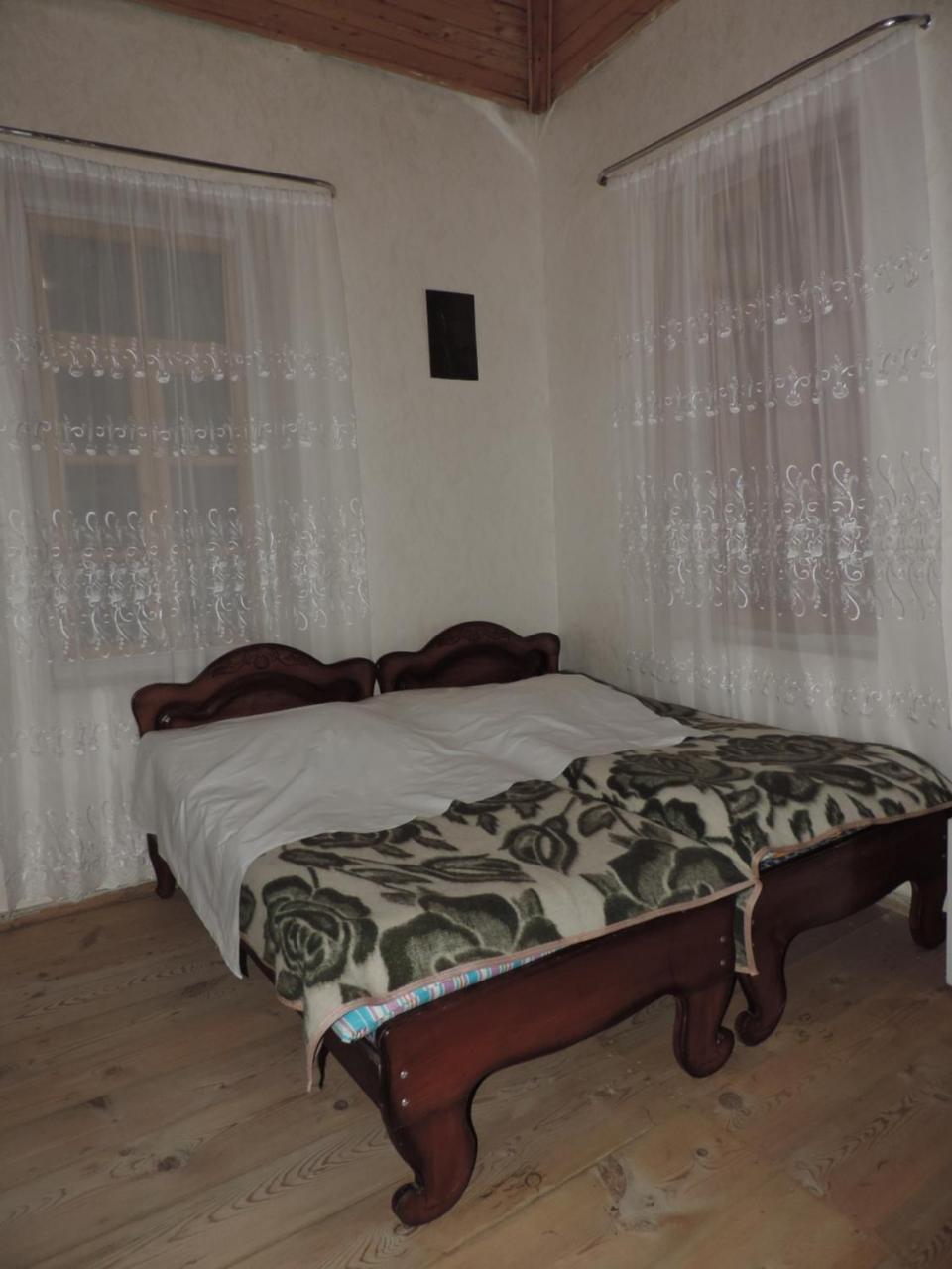Erasti Guesthouse Uschguli Exterior foto