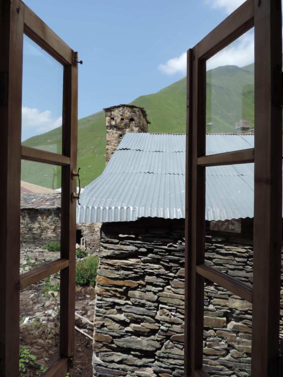 Erasti Guesthouse Uschguli Exterior foto
