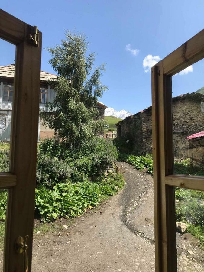 Erasti Guesthouse Uschguli Exterior foto