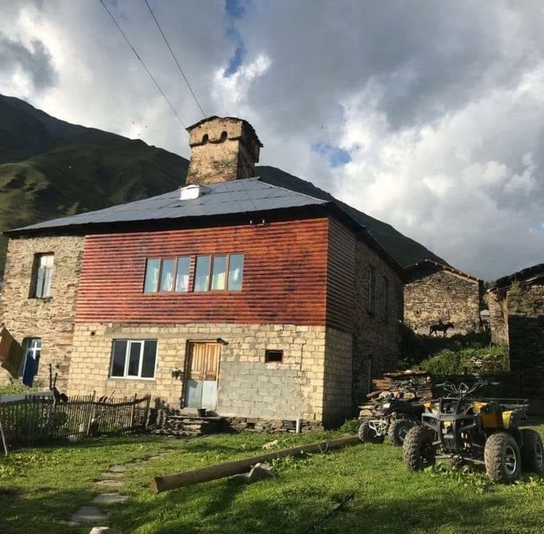 Erasti Guesthouse Uschguli Exterior foto